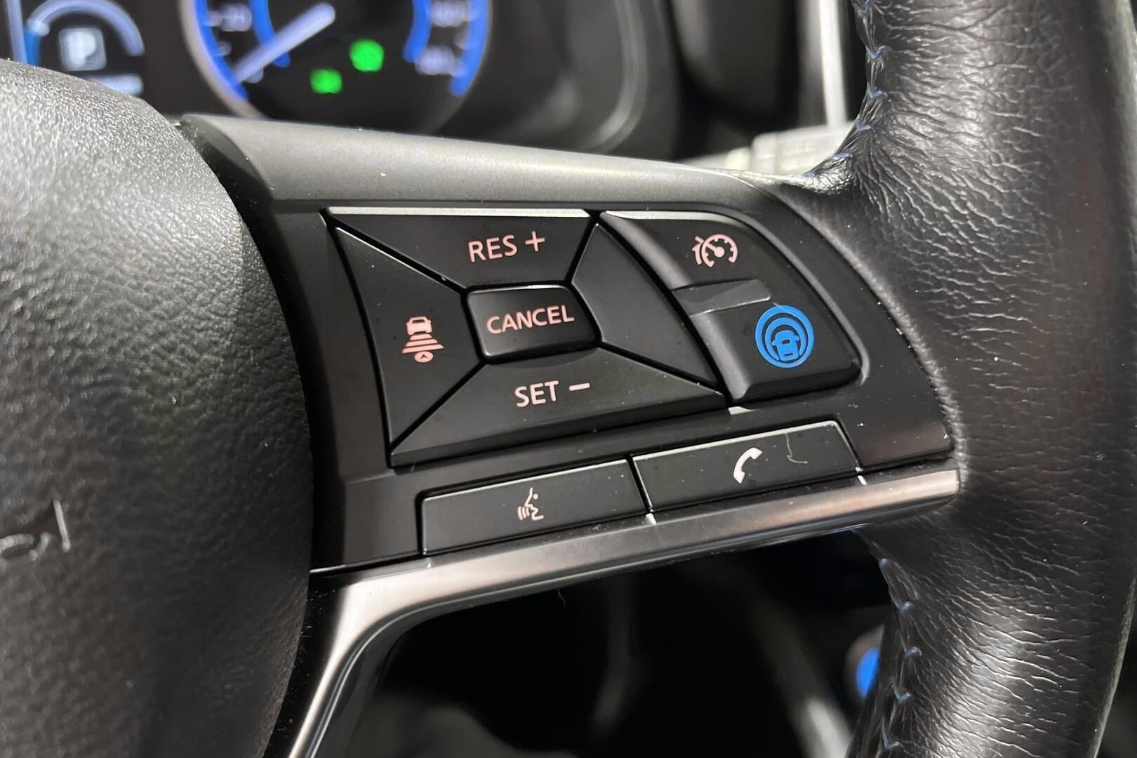Nissan Leaf iso kuva 16