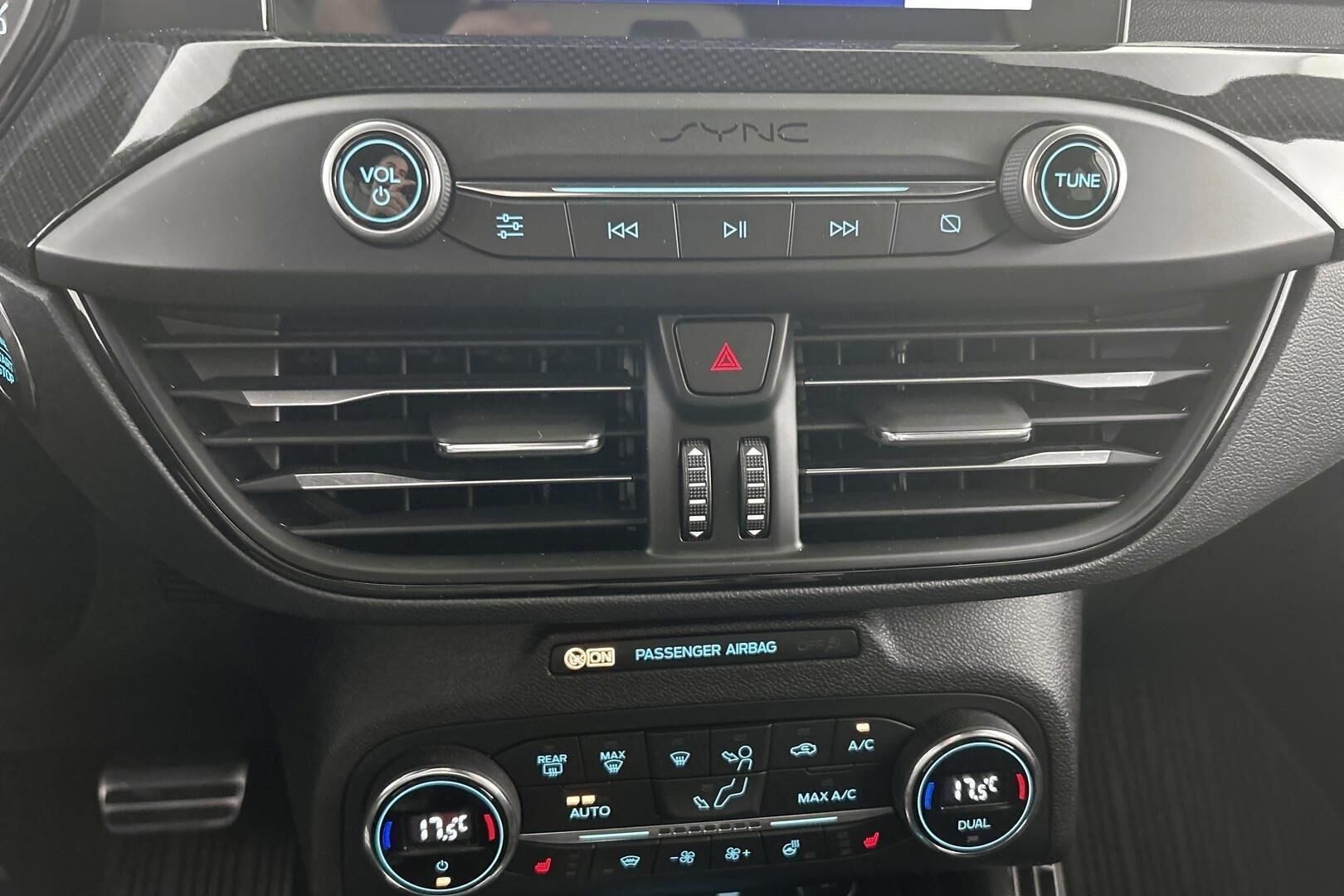 Ford Focus iso kuva 24