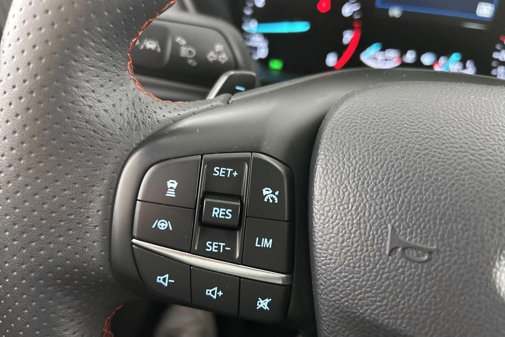 Ford Focus iso kuva 26