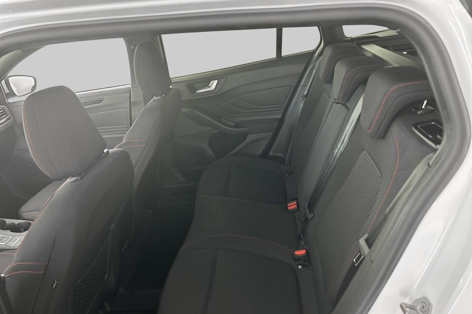 Ford Focus iso kuva 5