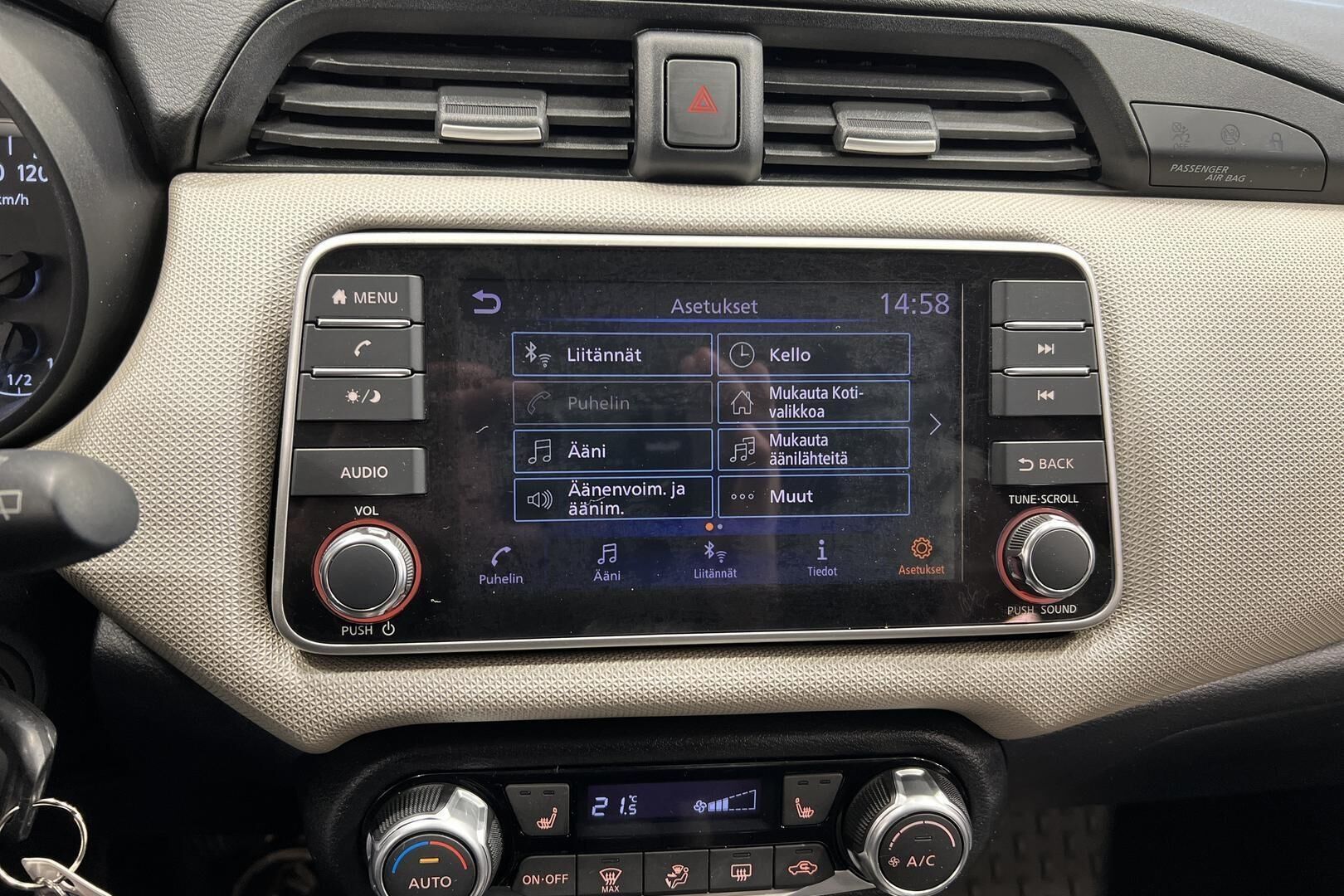 Nissan Micra iso kuva 16