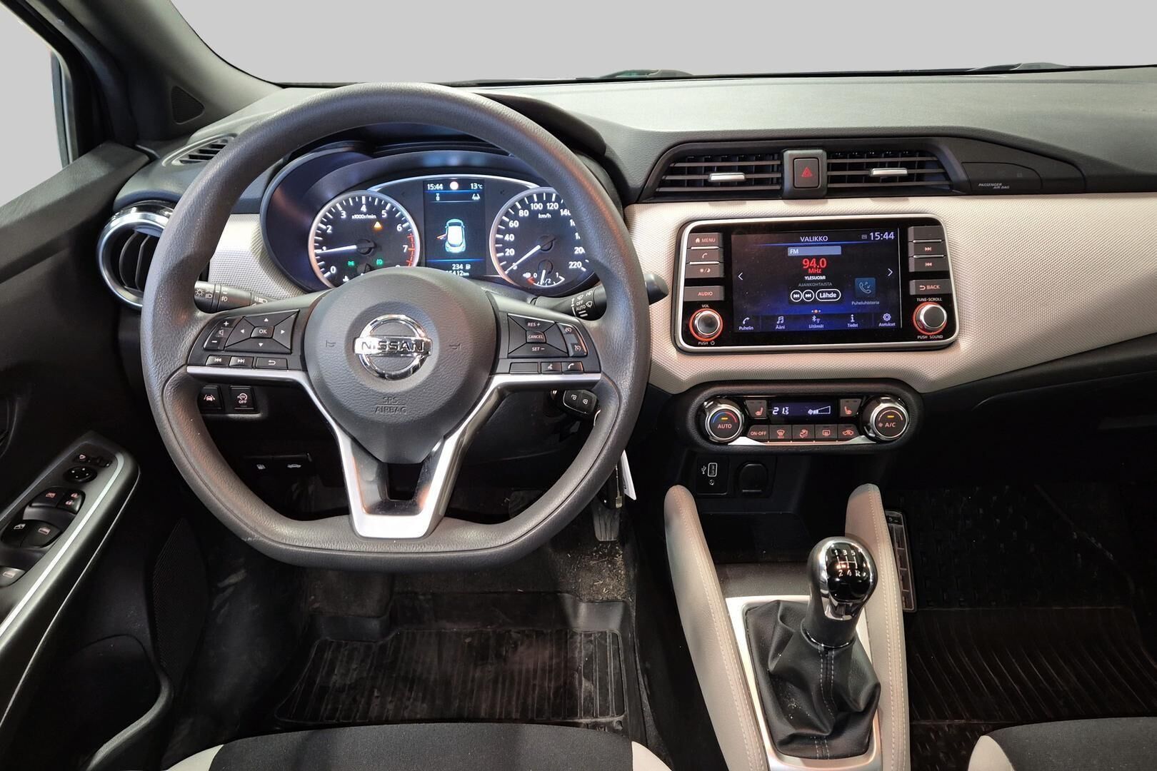 Nissan Micra iso kuva 2