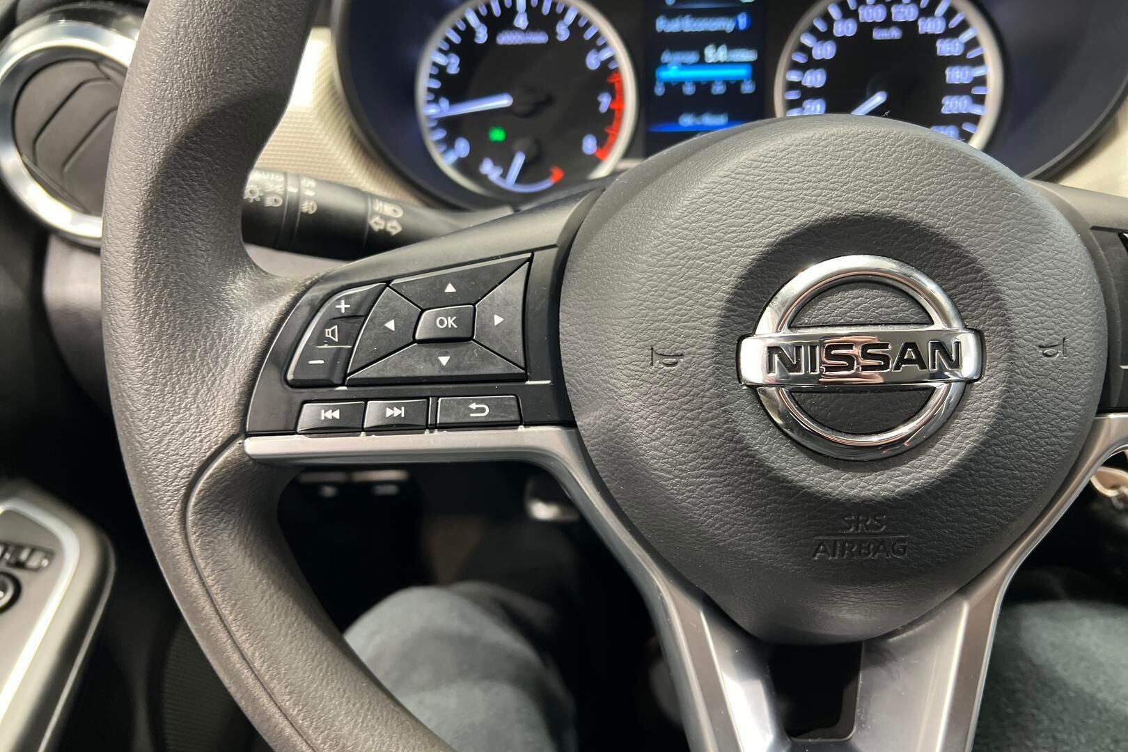 Nissan Micra iso kuva 21