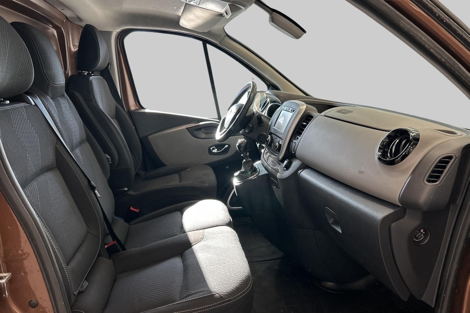 Nissan NV300 iso kuva 10