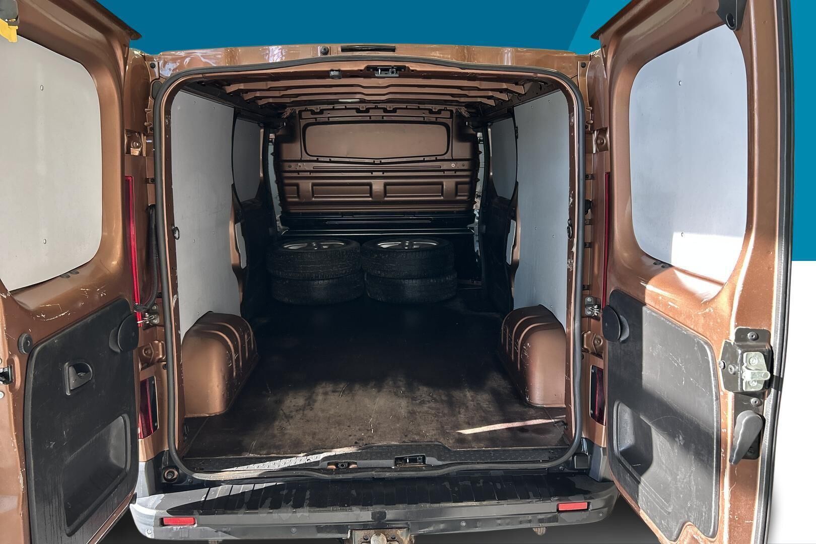 Nissan NV300 iso kuva 12