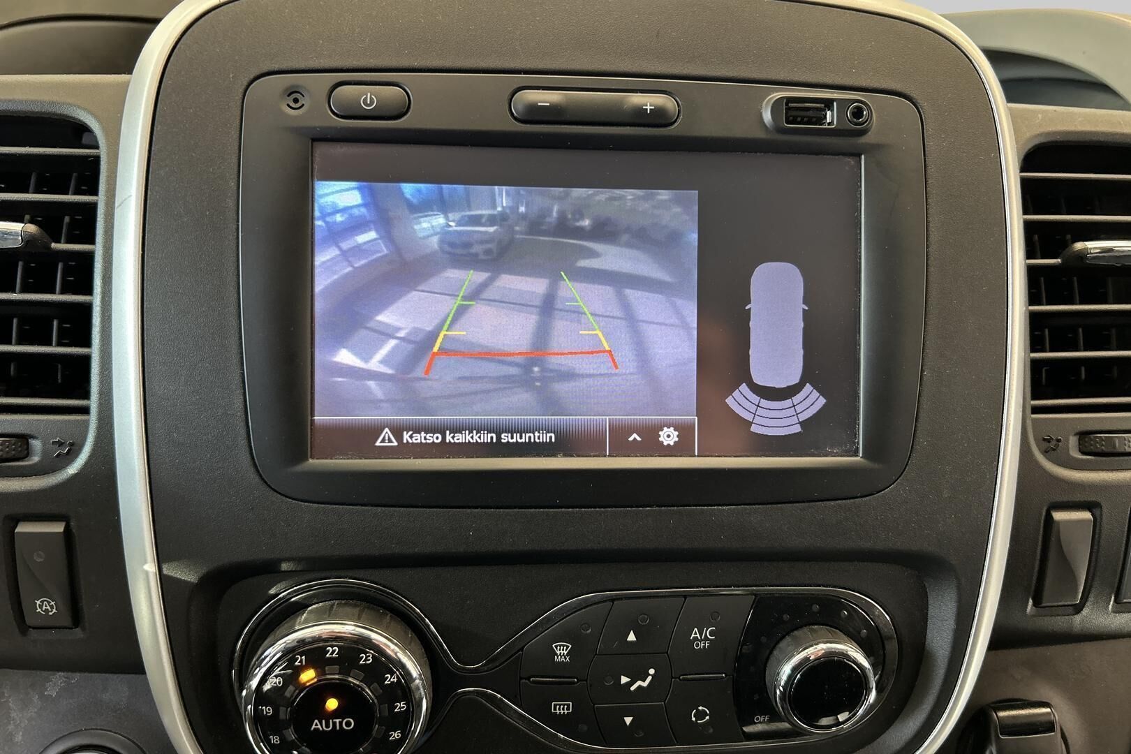 Nissan NV300 iso kuva 16