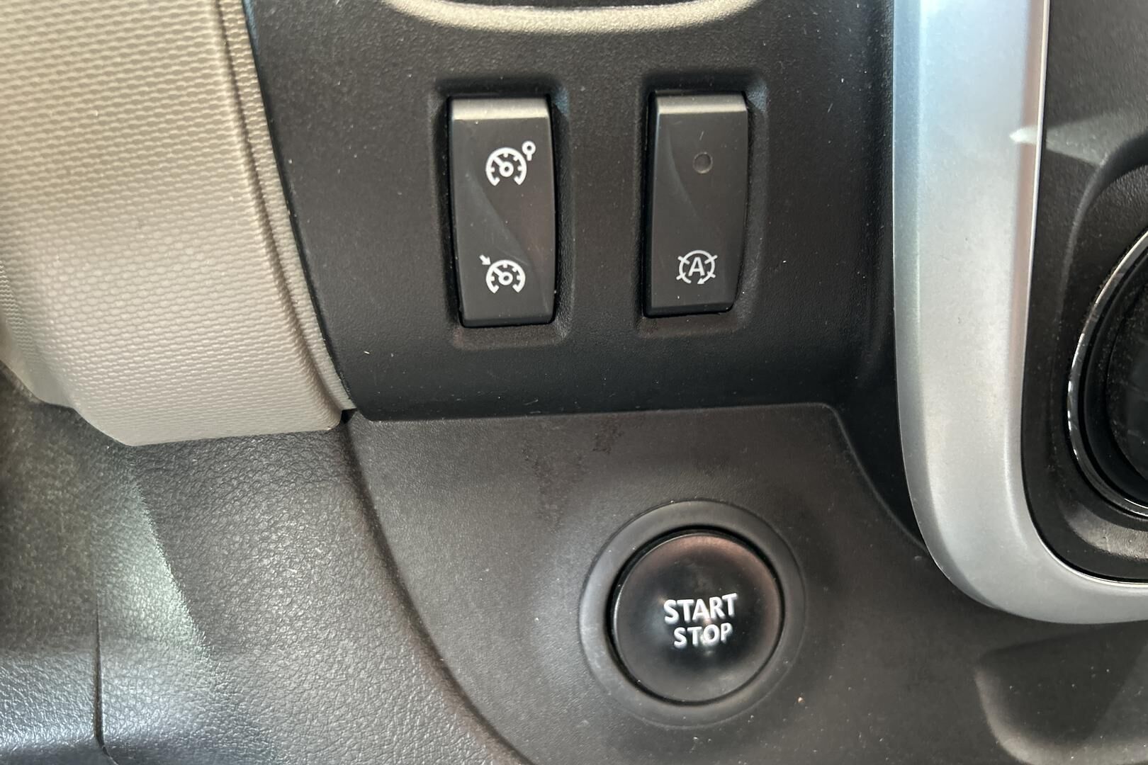 Nissan NV300 iso kuva 18