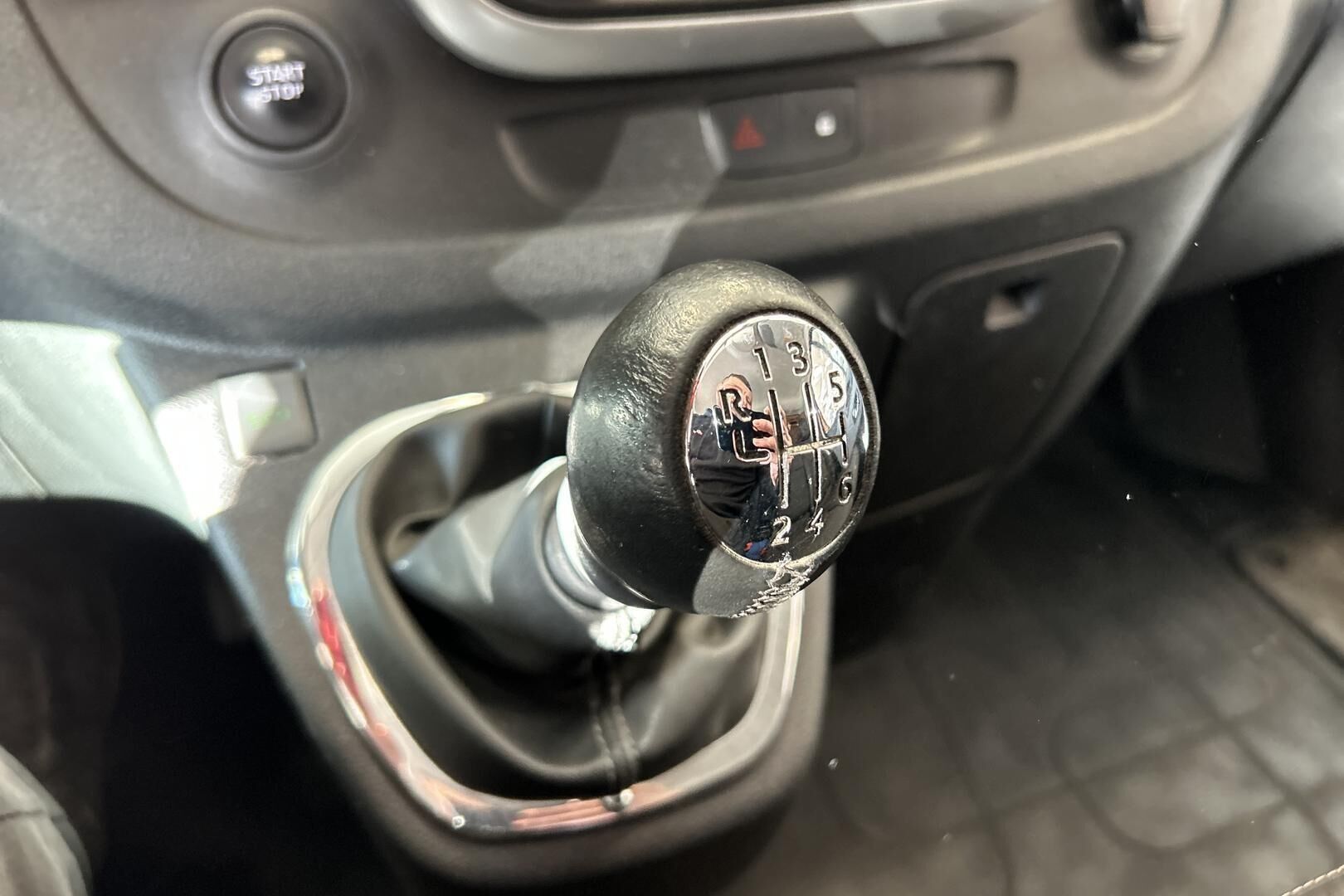 Nissan NV300 iso kuva 22