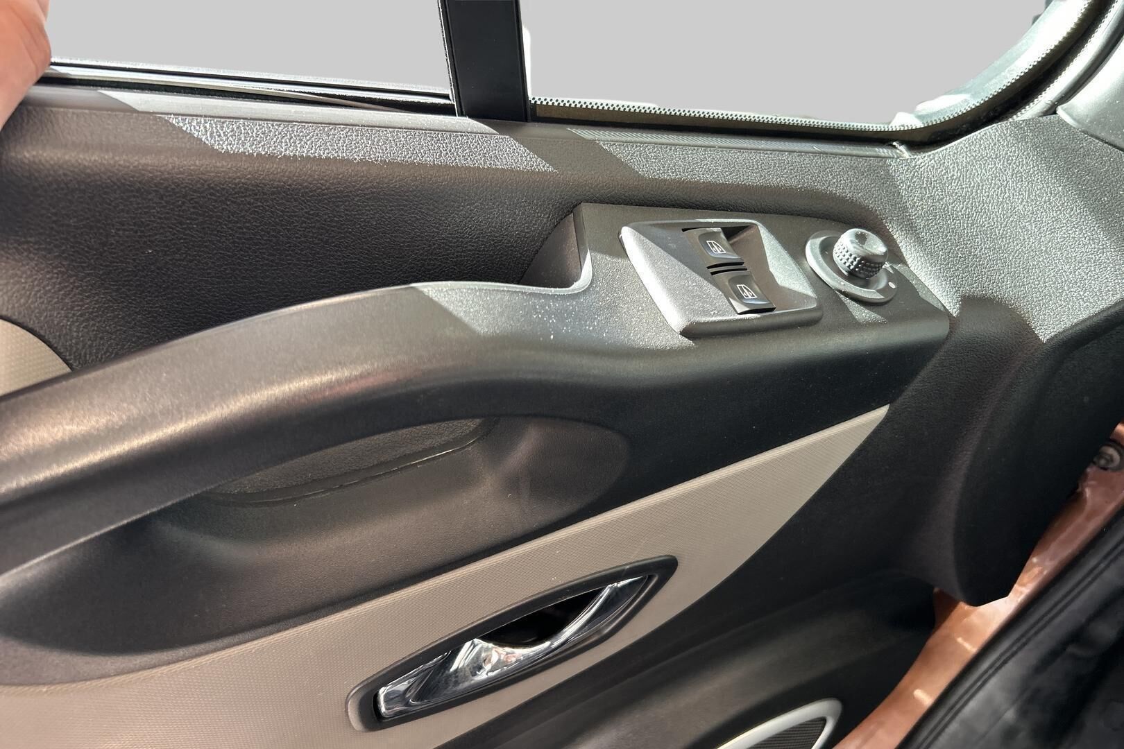 Nissan NV300 iso kuva 24