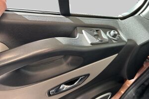 Nissan NV300 esikatselu 24