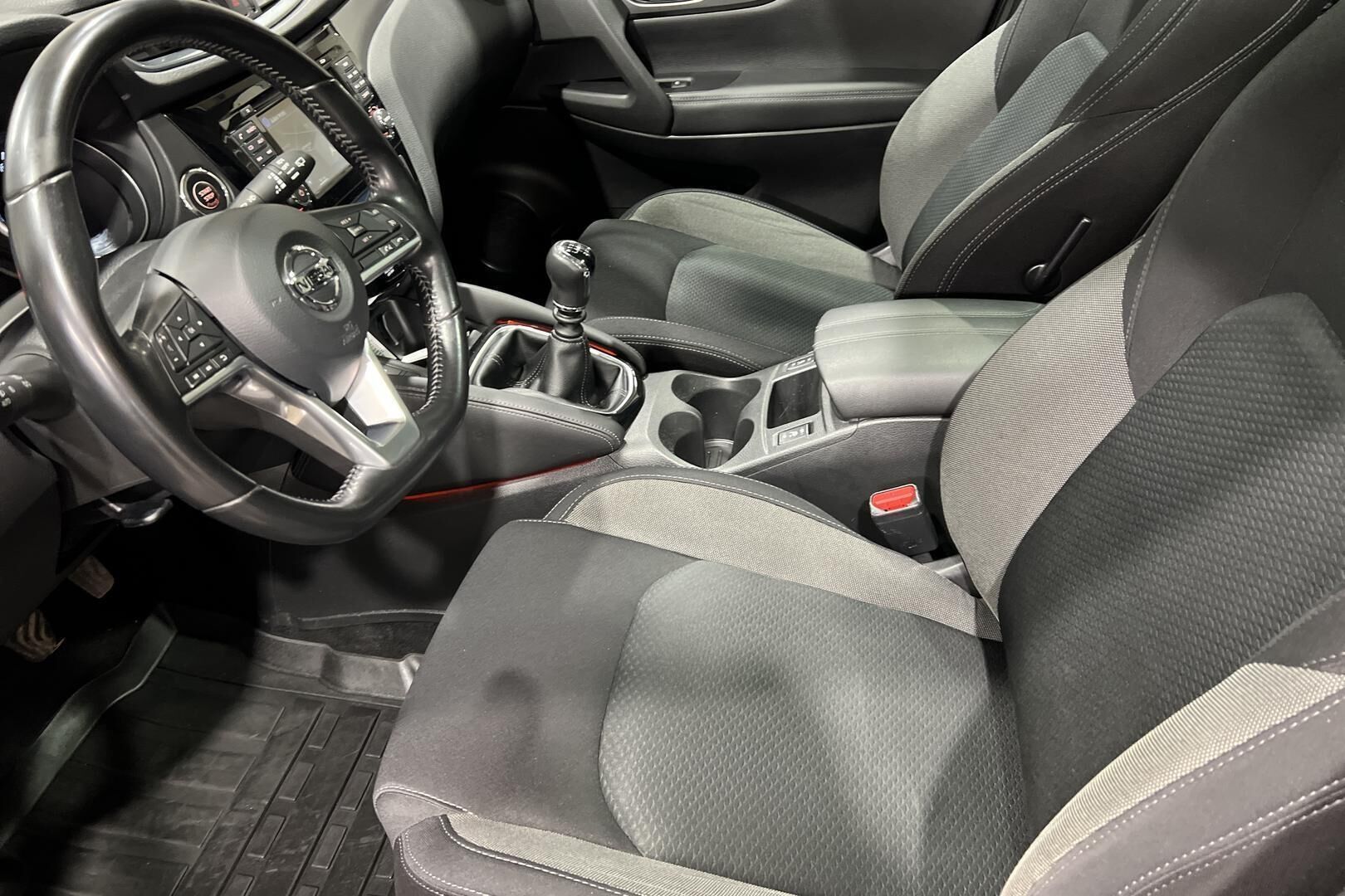 Nissan Qashqai iso kuva 8