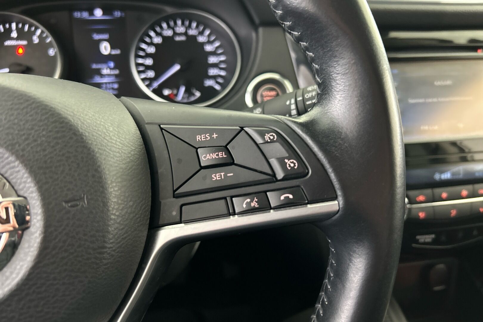 Nissan Qashqai iso kuva 15