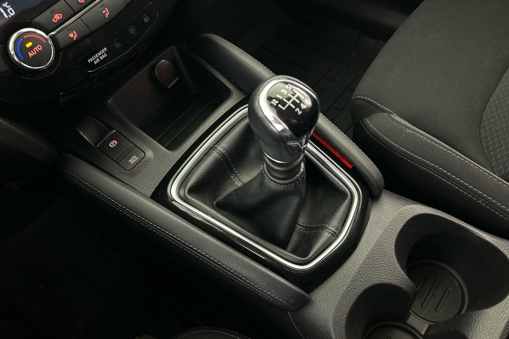 Nissan Qashqai iso kuva 23