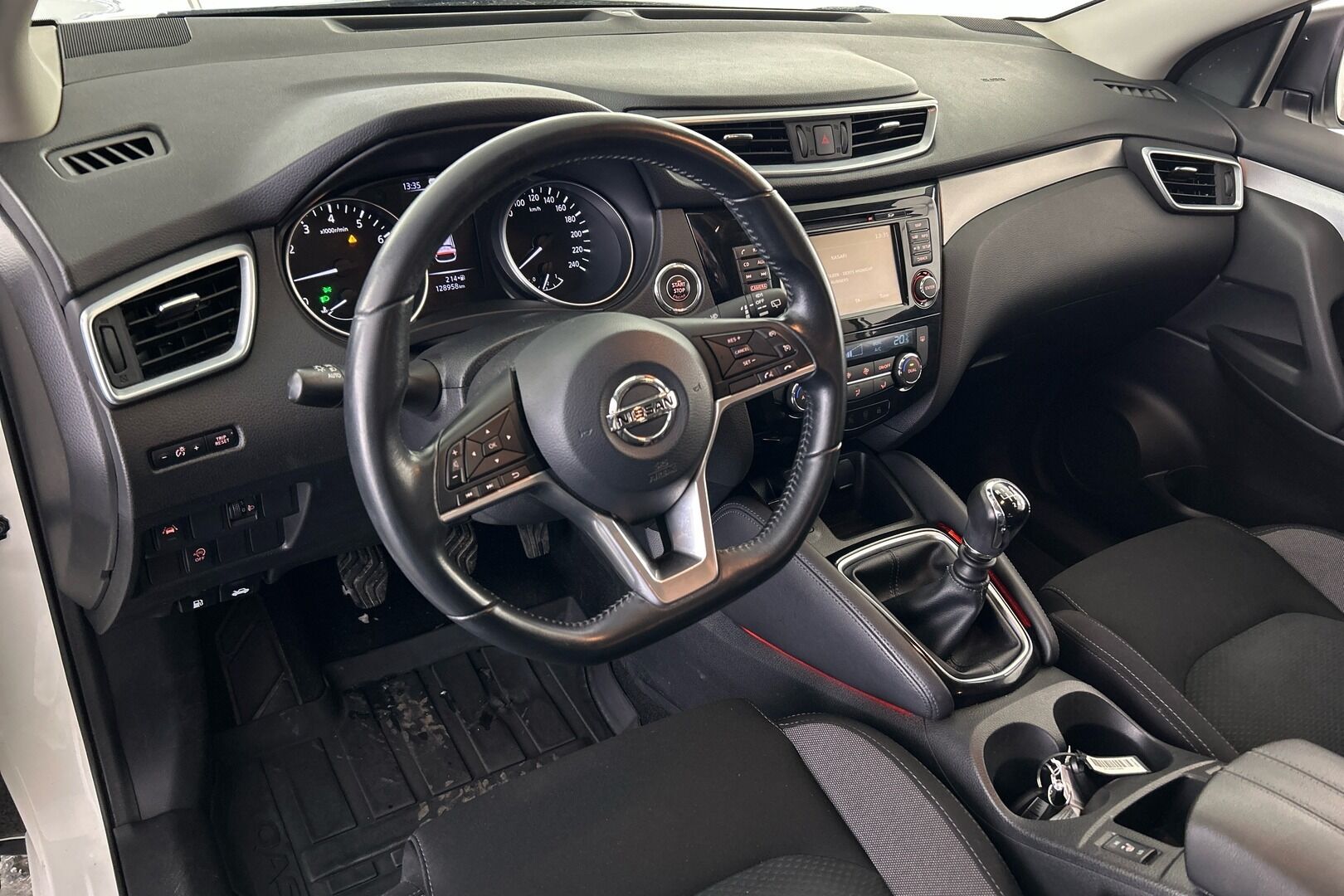 Nissan Qashqai iso kuva 6