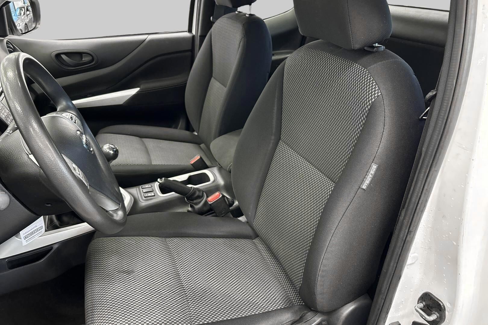 Nissan Navara iso kuva 10