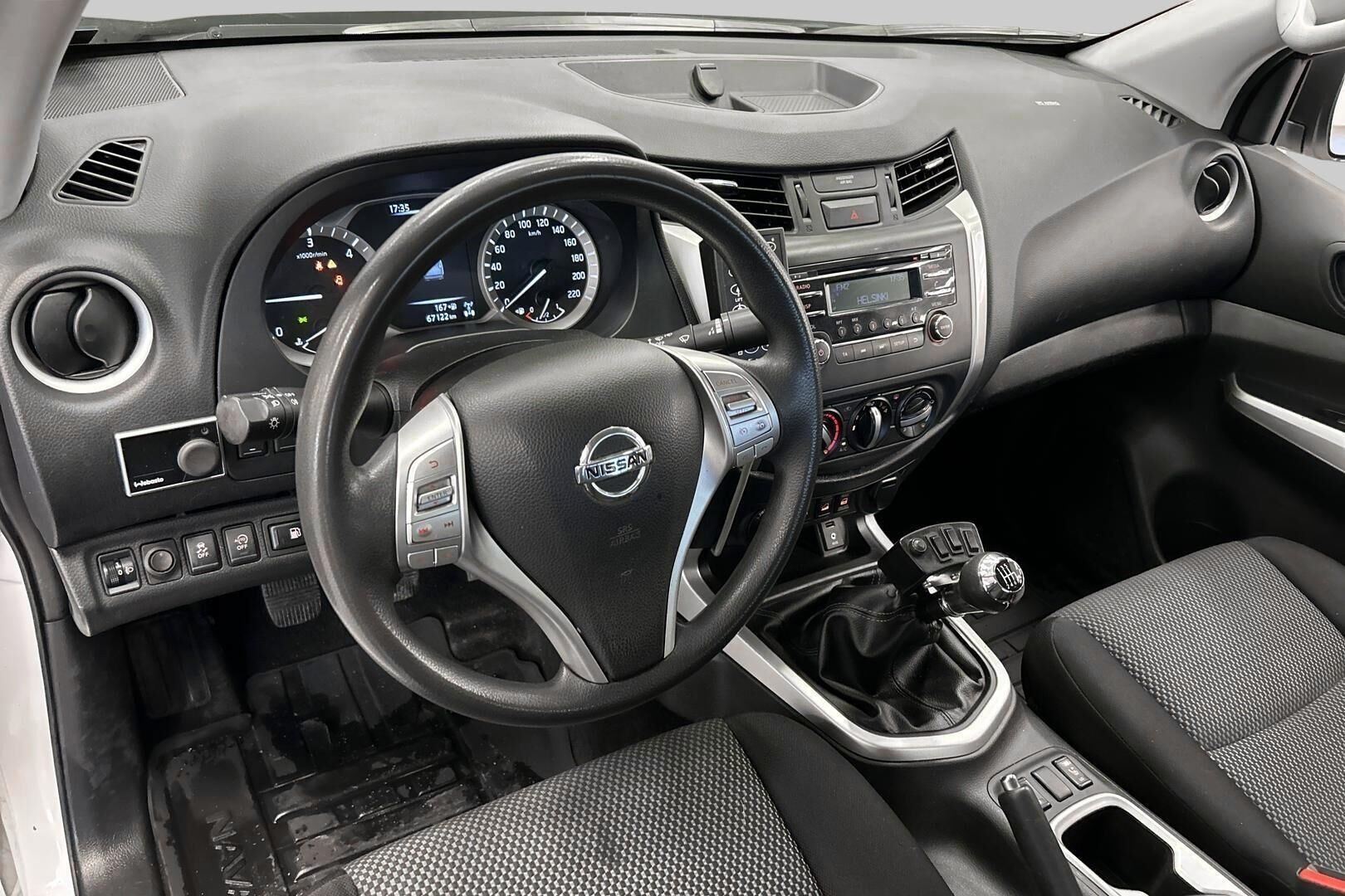 Nissan Navara iso kuva 11