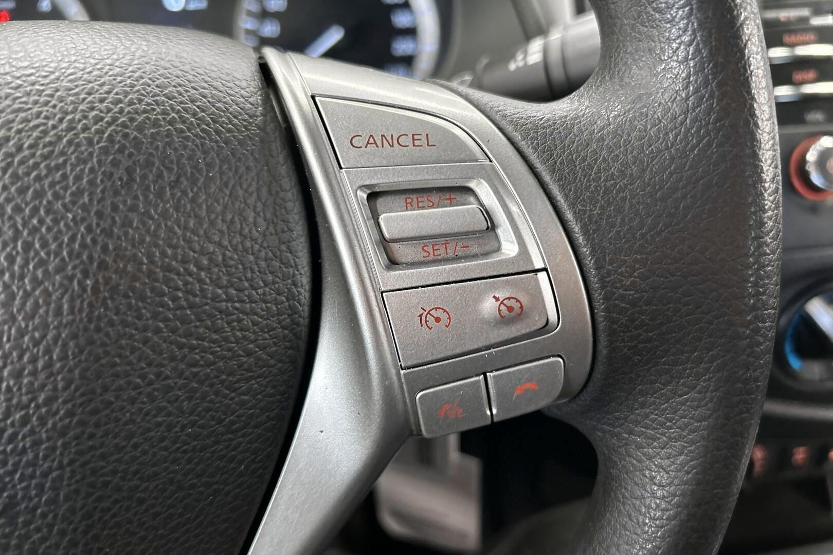 Nissan Navara iso kuva 15