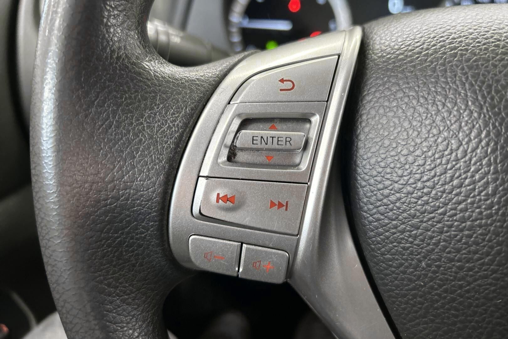 Nissan Navara iso kuva 16