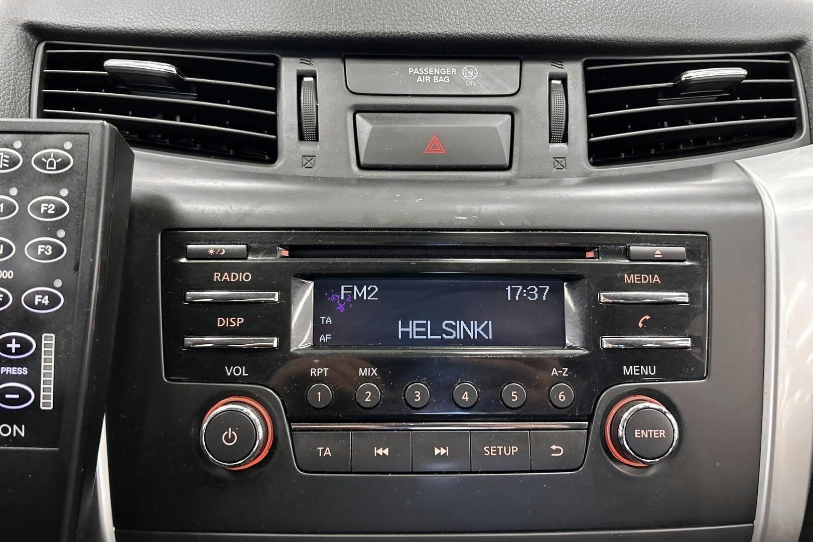 Nissan Navara iso kuva 22