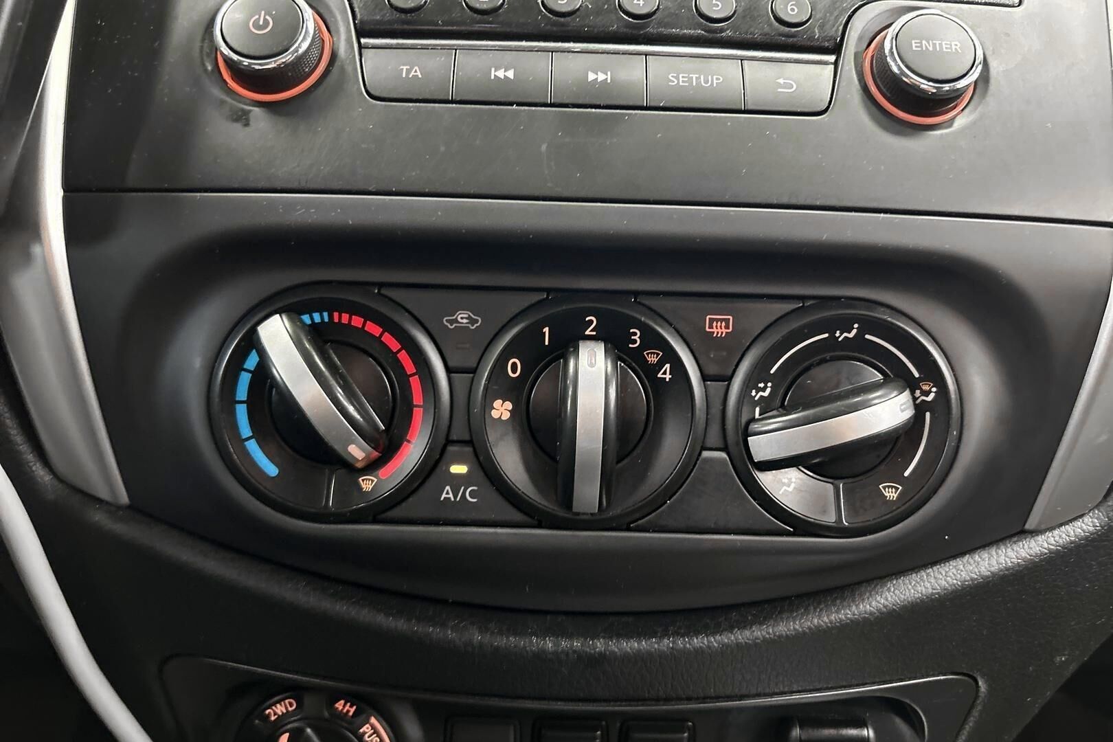 Nissan Navara iso kuva 23