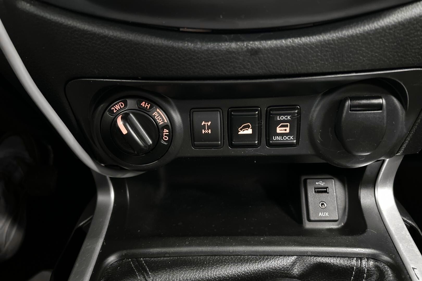 Nissan Navara iso kuva 24