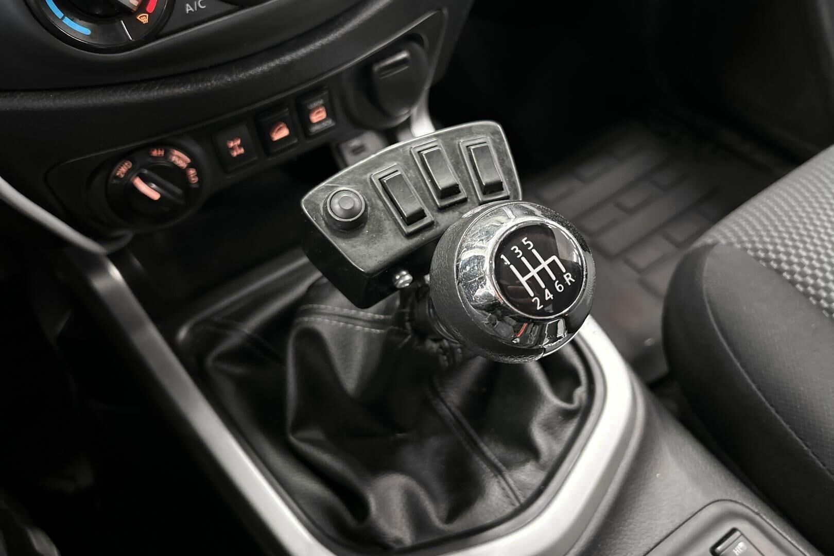 Nissan Navara iso kuva 25