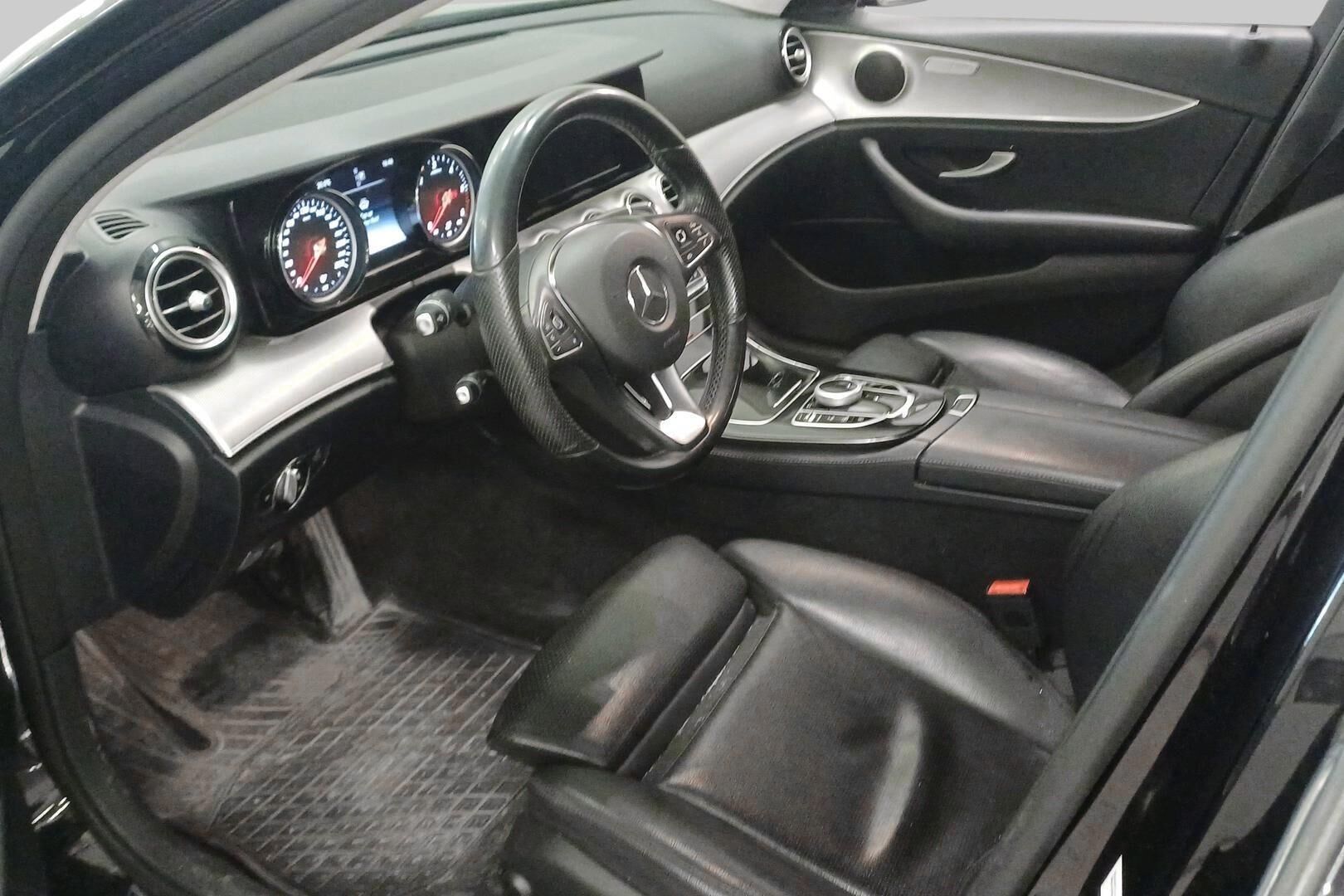 Mercedes-Benz E iso kuva 2