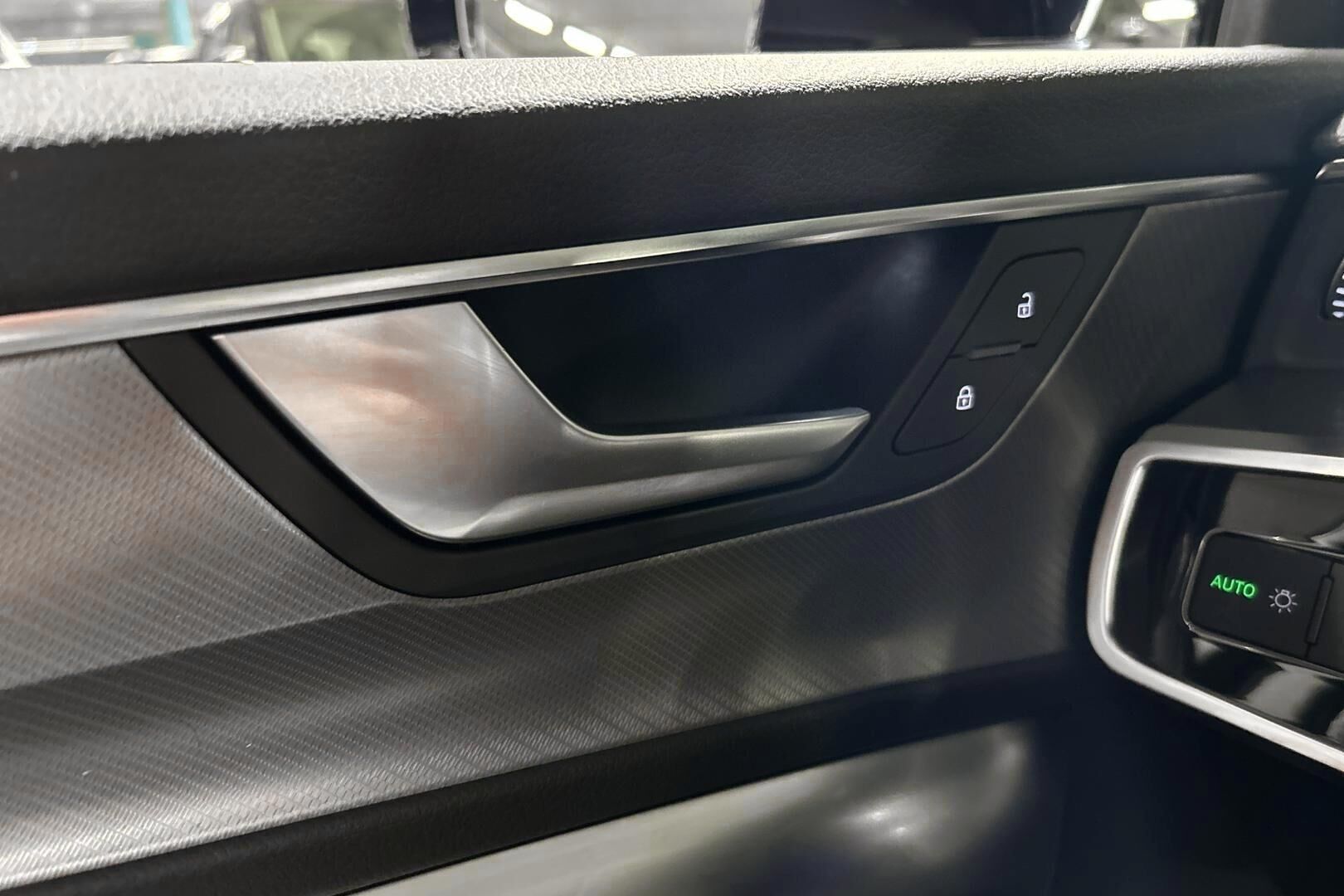 Audi A6 iso kuva 21