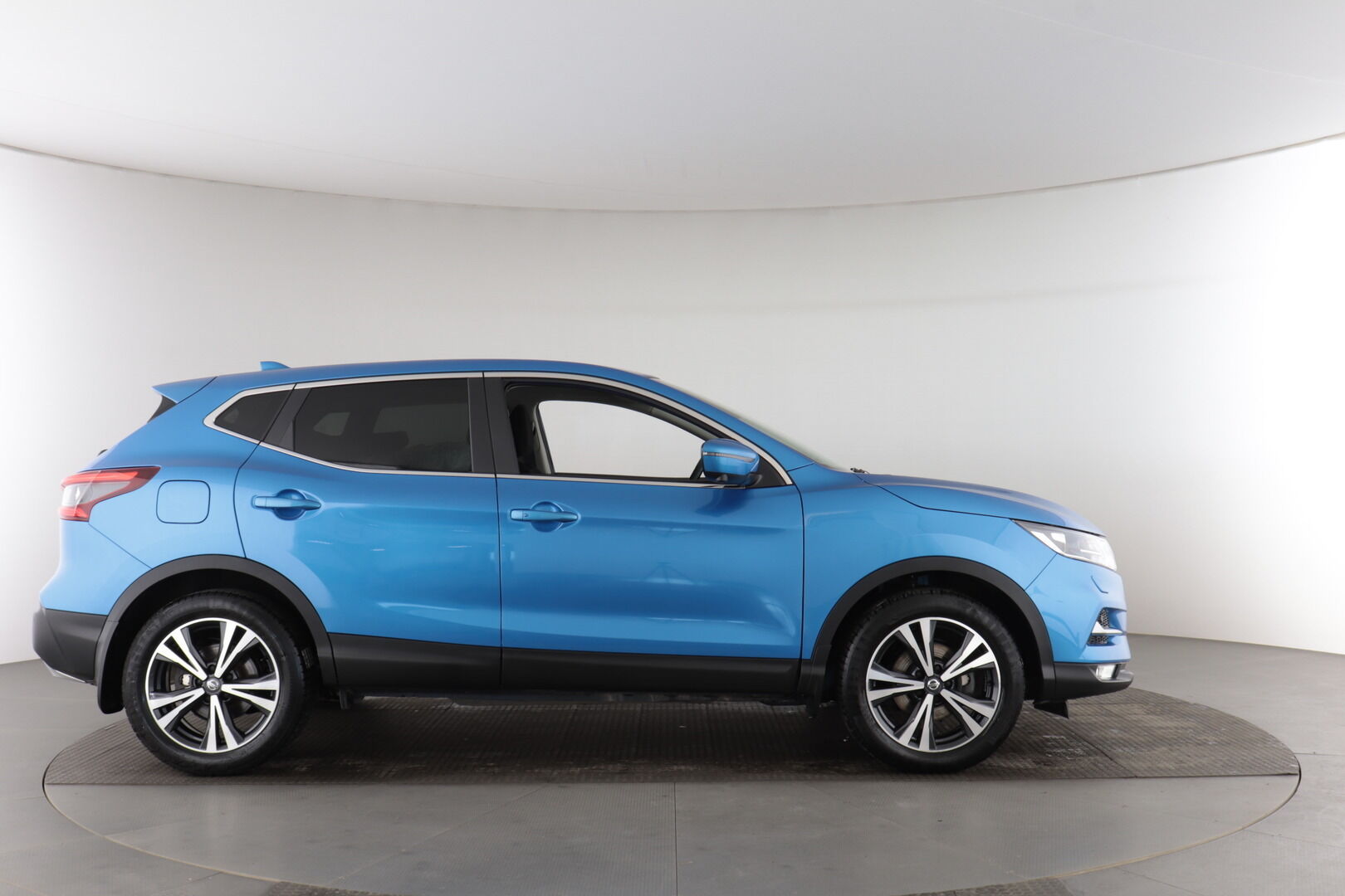 Nissan Qashqai iso kuva 12