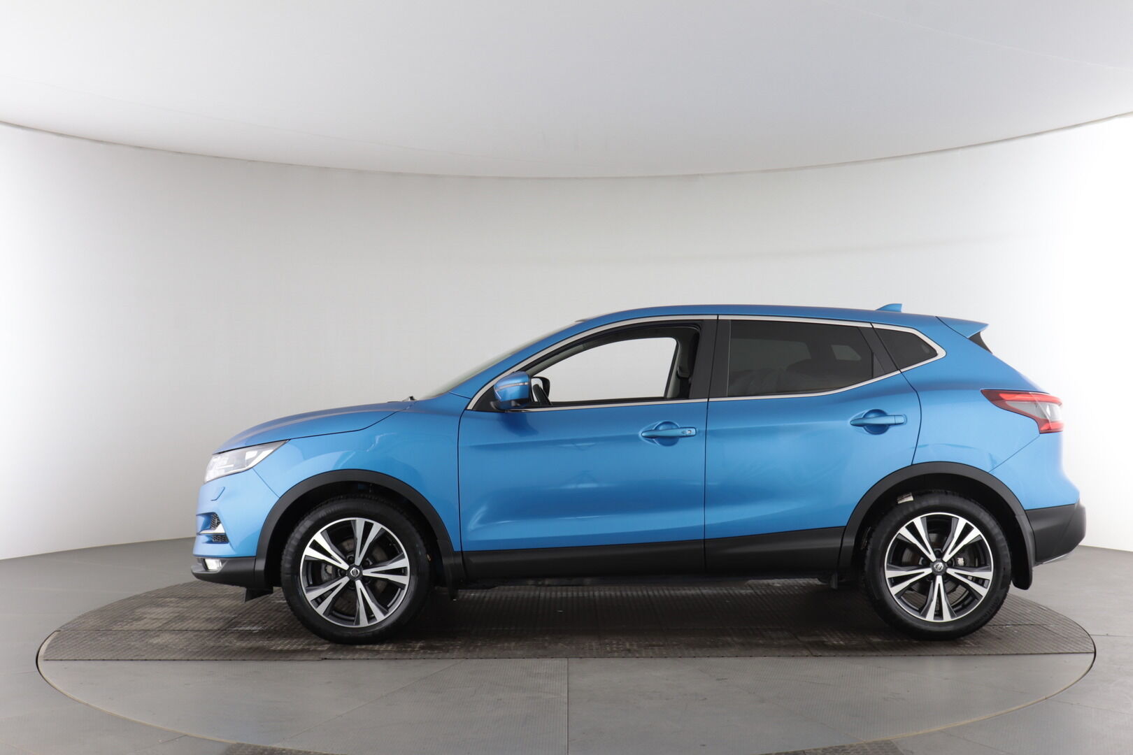 Nissan Qashqai iso kuva 4