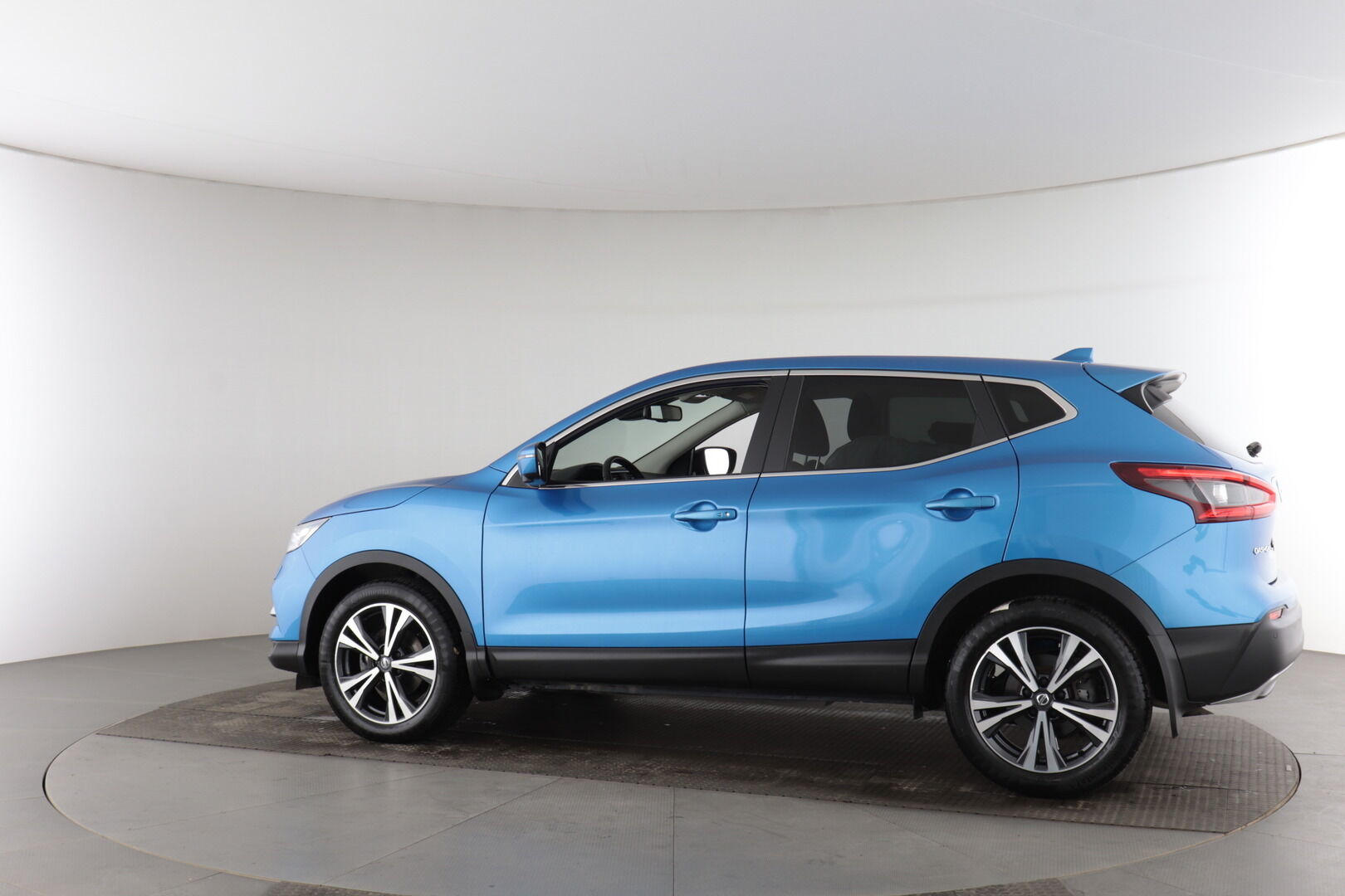 Nissan Qashqai iso kuva 5