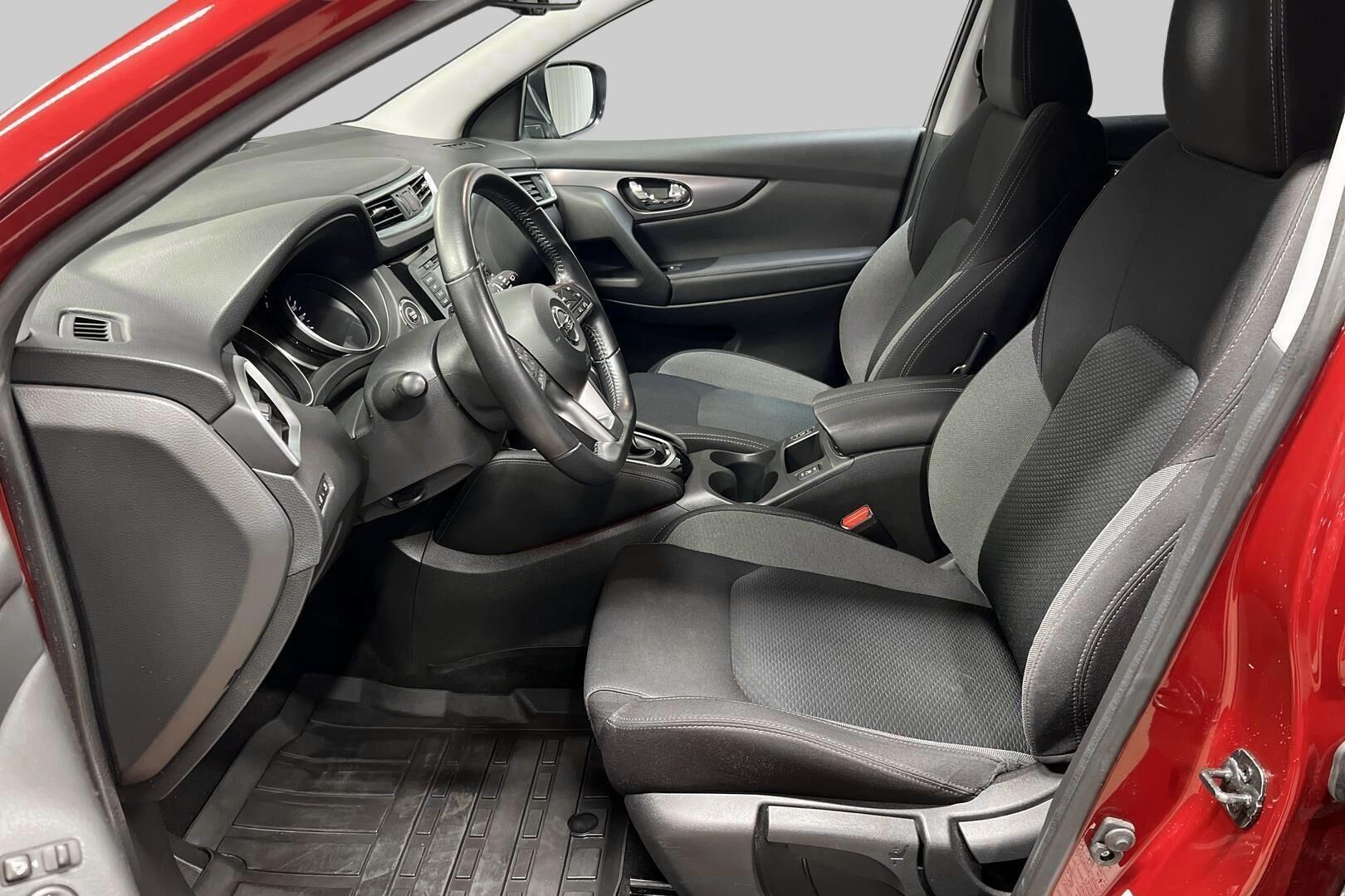 Nissan Qashqai iso kuva 9