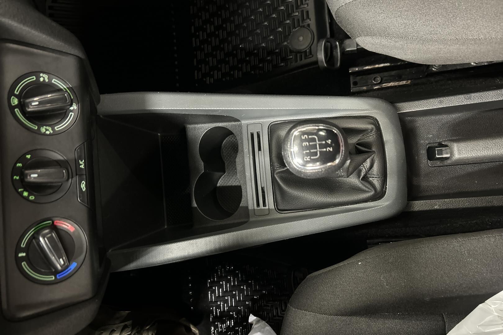Skoda Fabia iso kuva 16