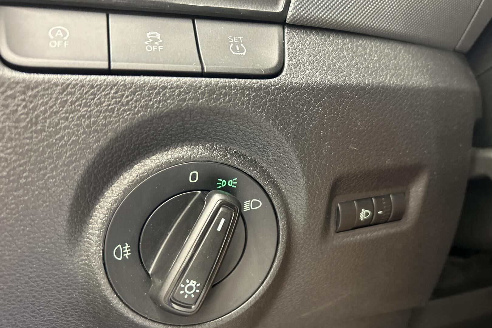 Skoda Fabia iso kuva 17