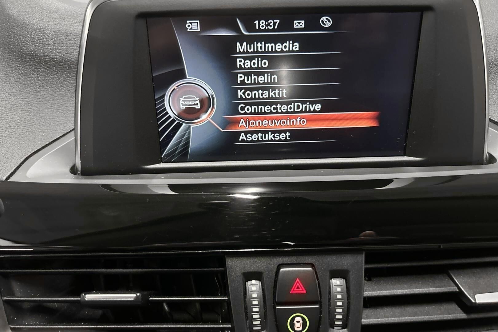 BMW X1 iso kuva 16