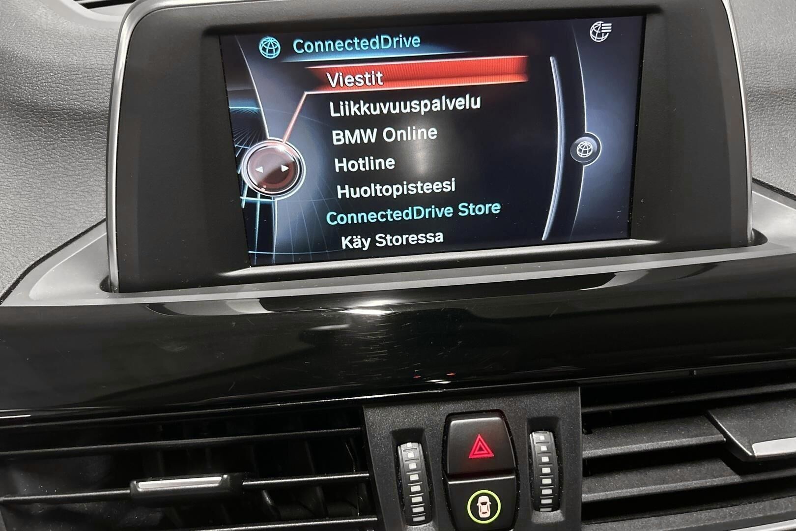 BMW X1 iso kuva 17