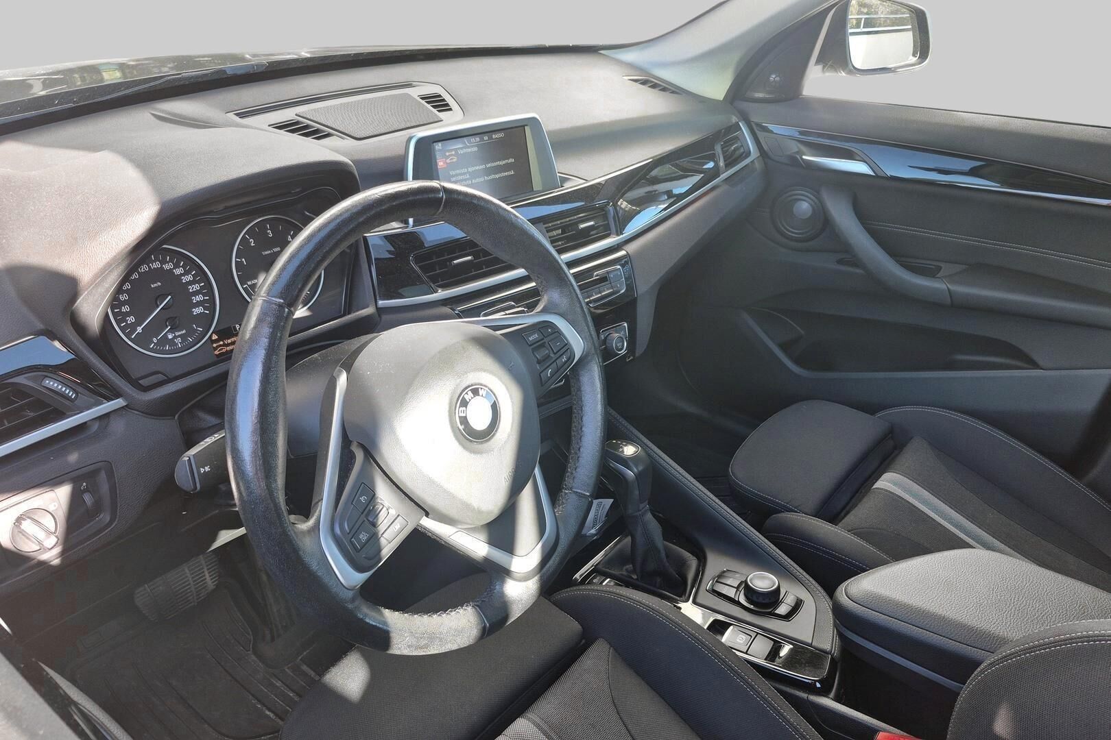 BMW X1 sDrive 18d iso kuva 2