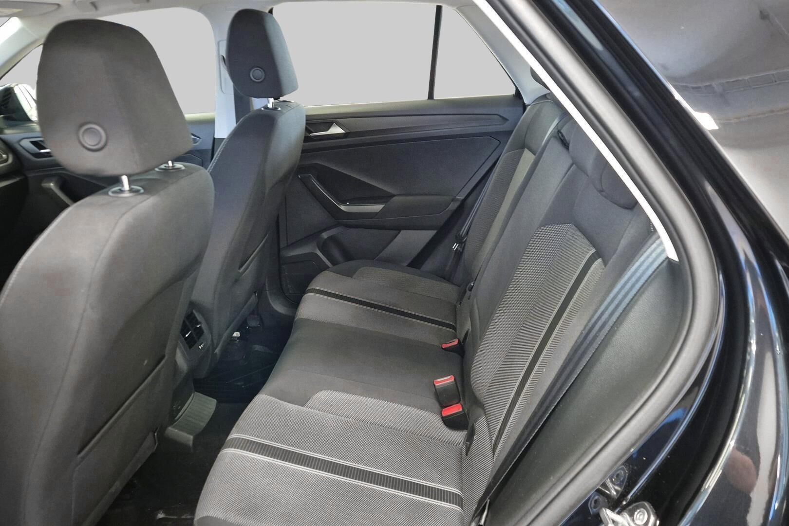 Volkswagen T-Roc iso kuva 10