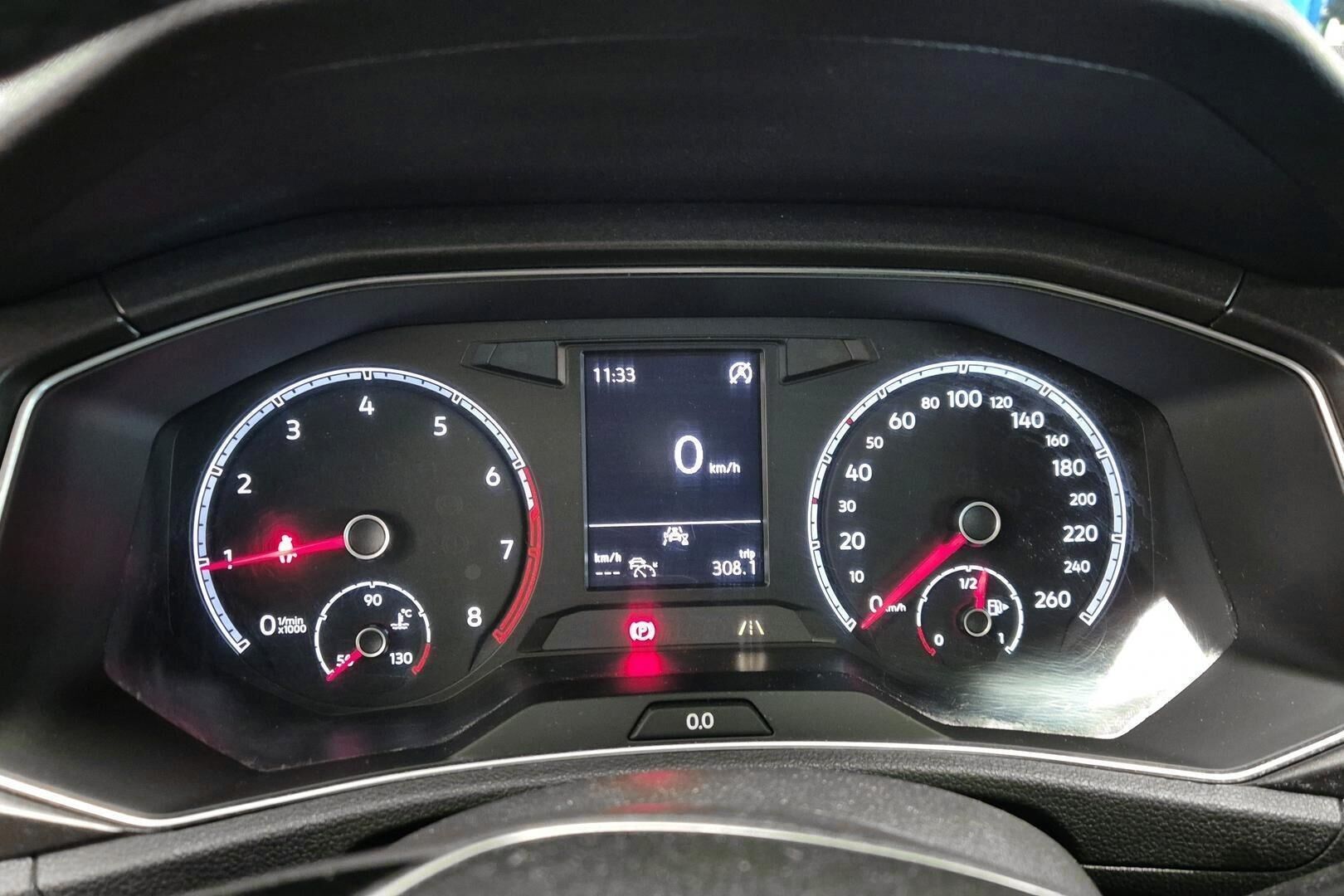 Volkswagen T-Roc iso kuva 14