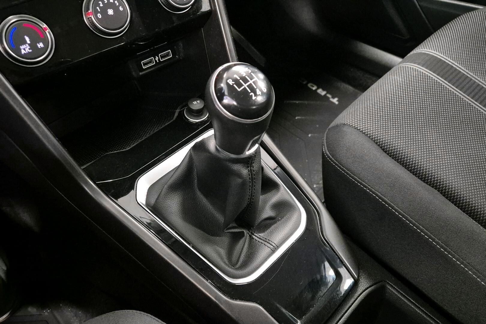 Volkswagen T-Roc iso kuva 17