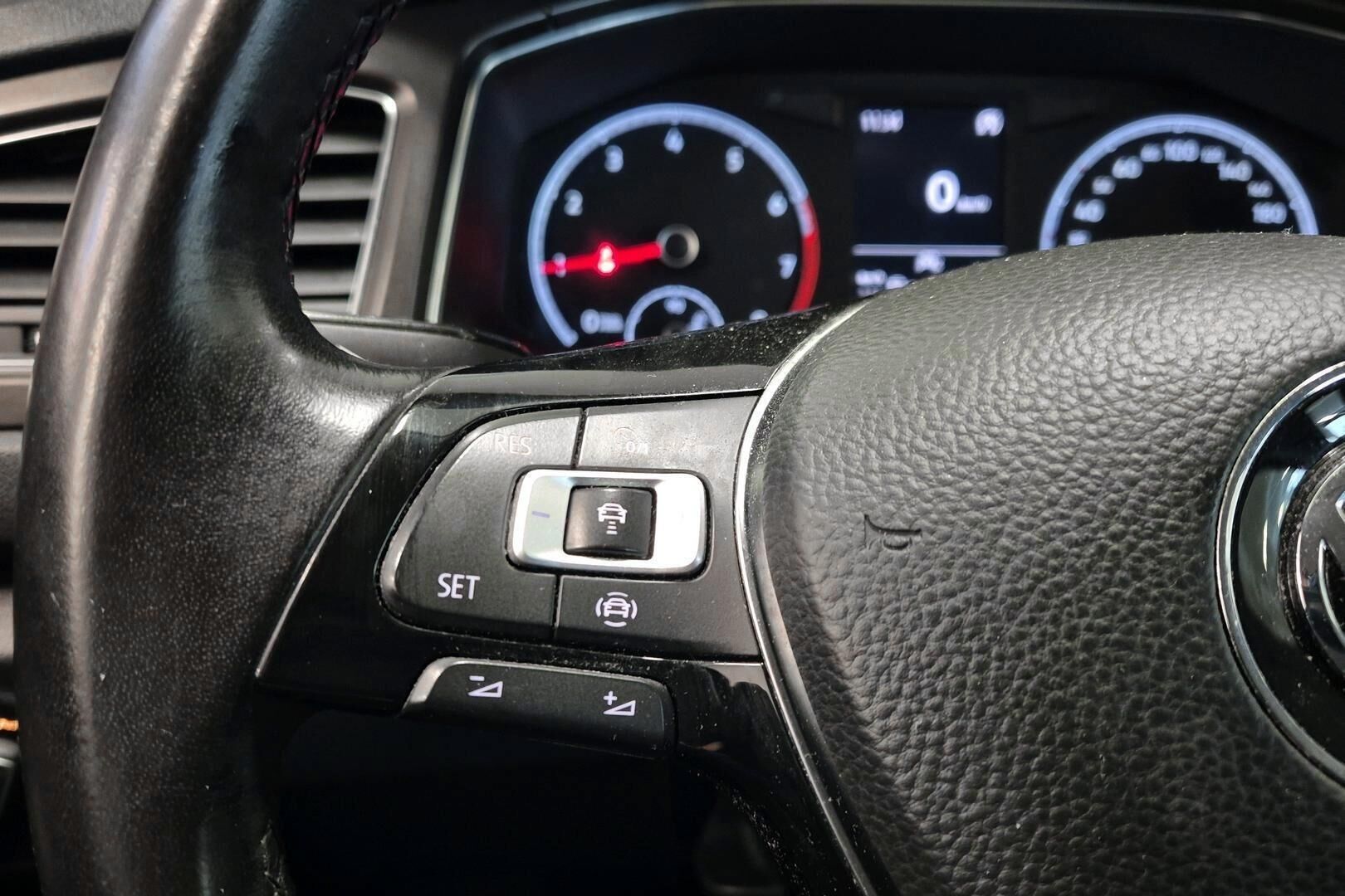 Volkswagen T-Roc iso kuva 19