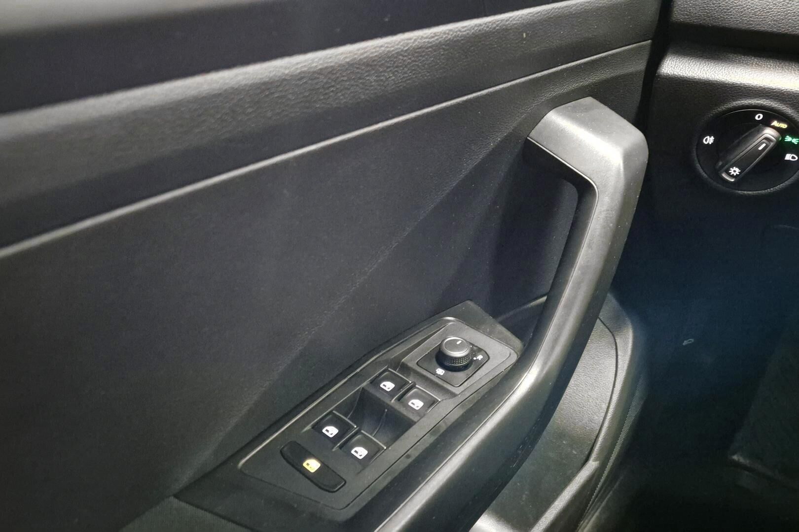 Volkswagen T-Roc iso kuva 20