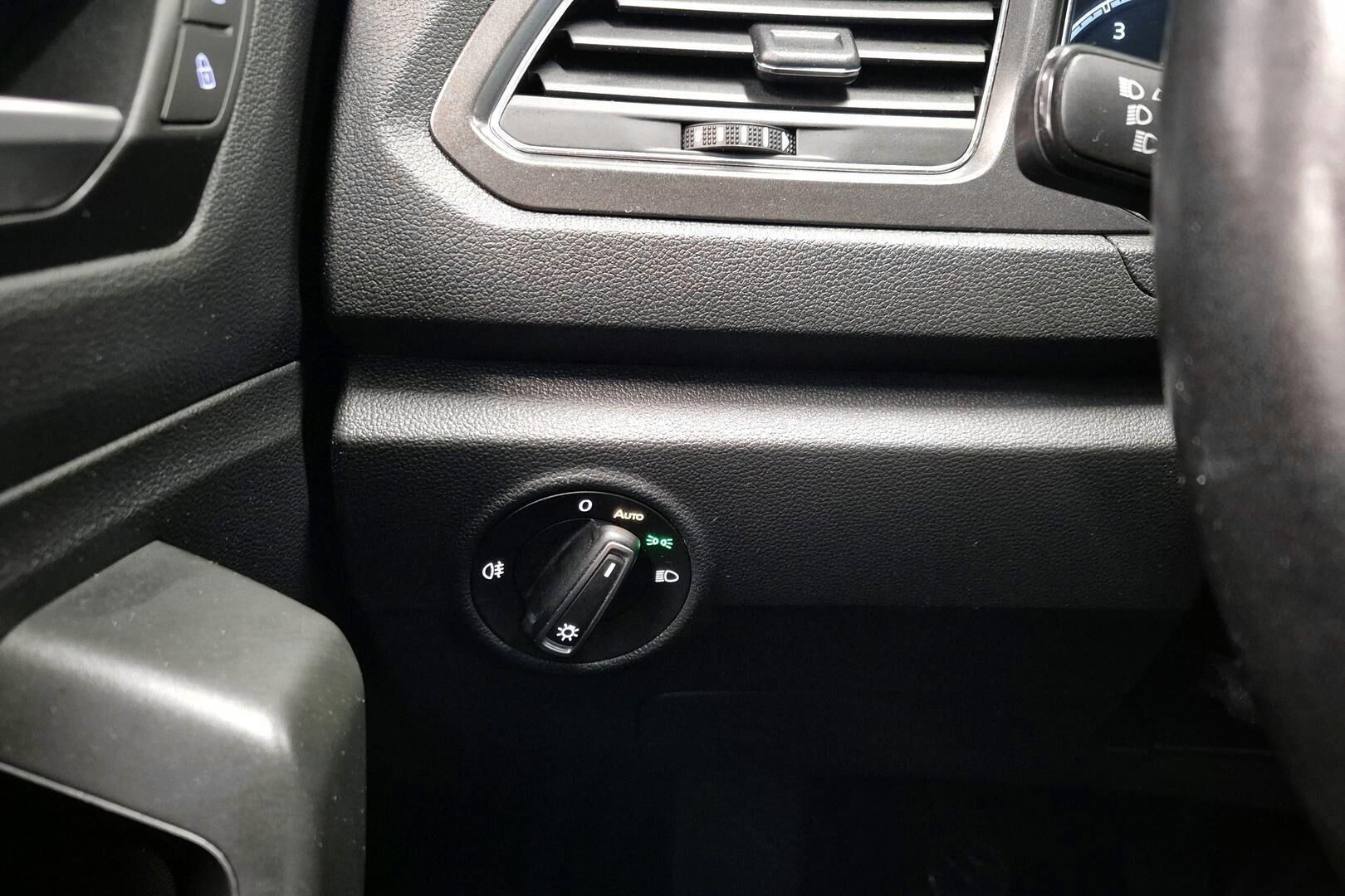 Volkswagen T-Roc iso kuva 21