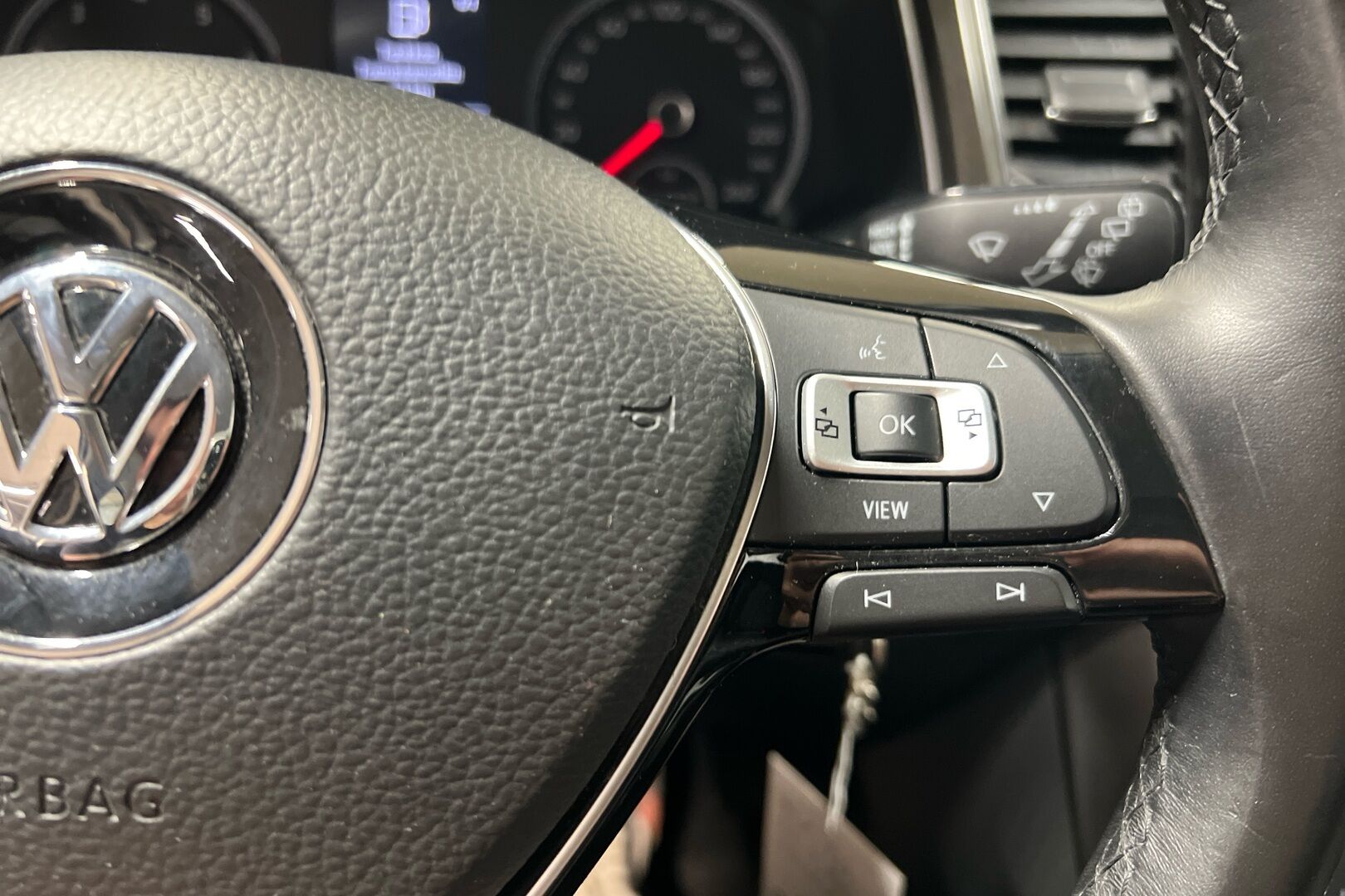 Volkswagen T-Roc iso kuva 15
