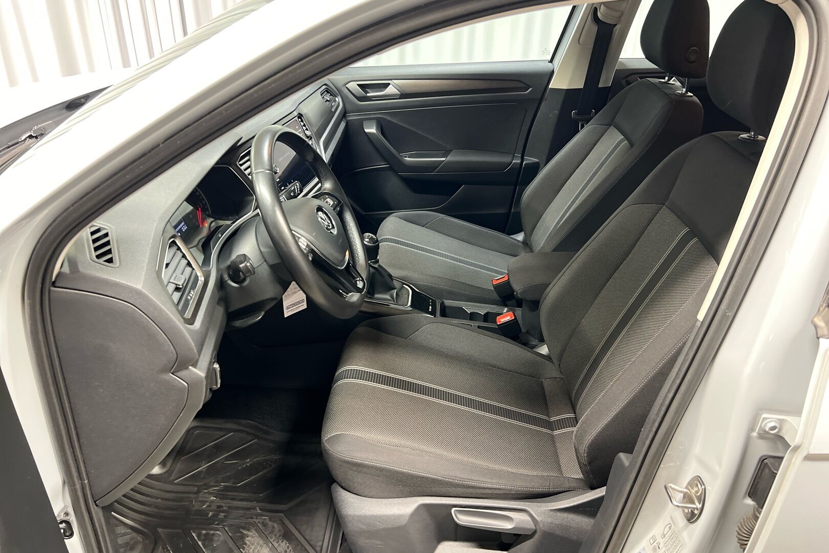 Volkswagen T-Roc iso kuva 7
