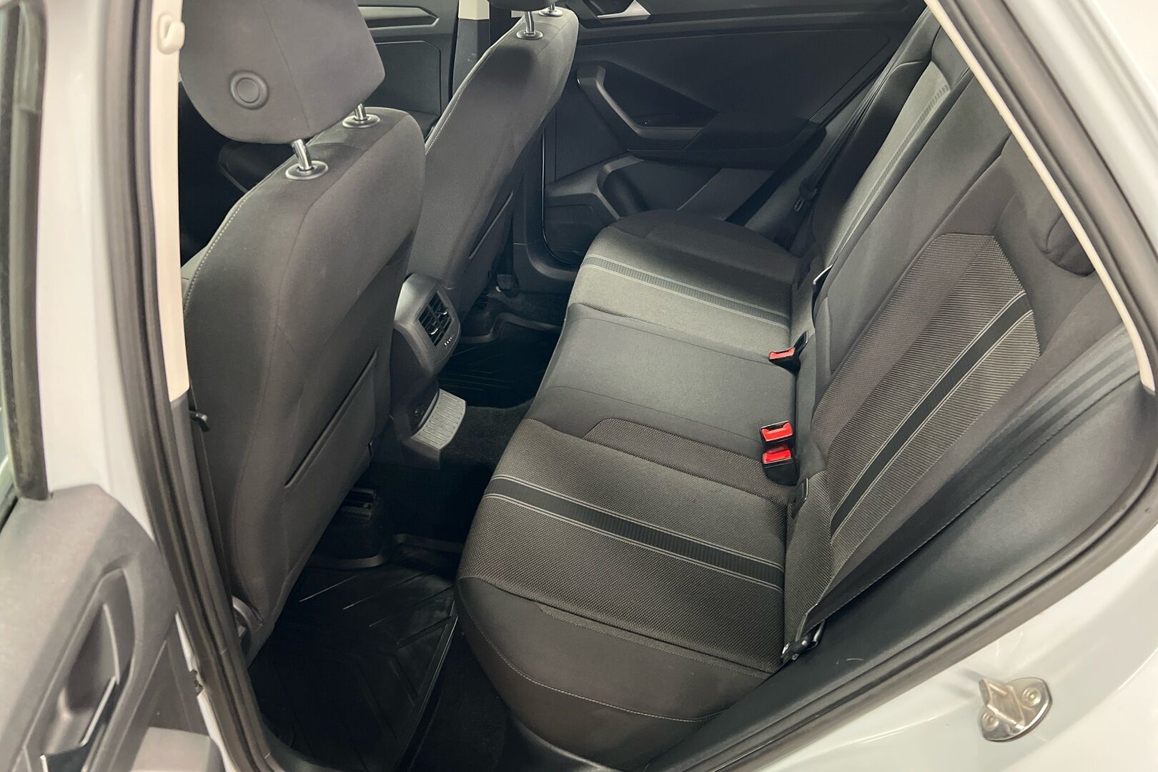 Volkswagen T-Roc iso kuva 8