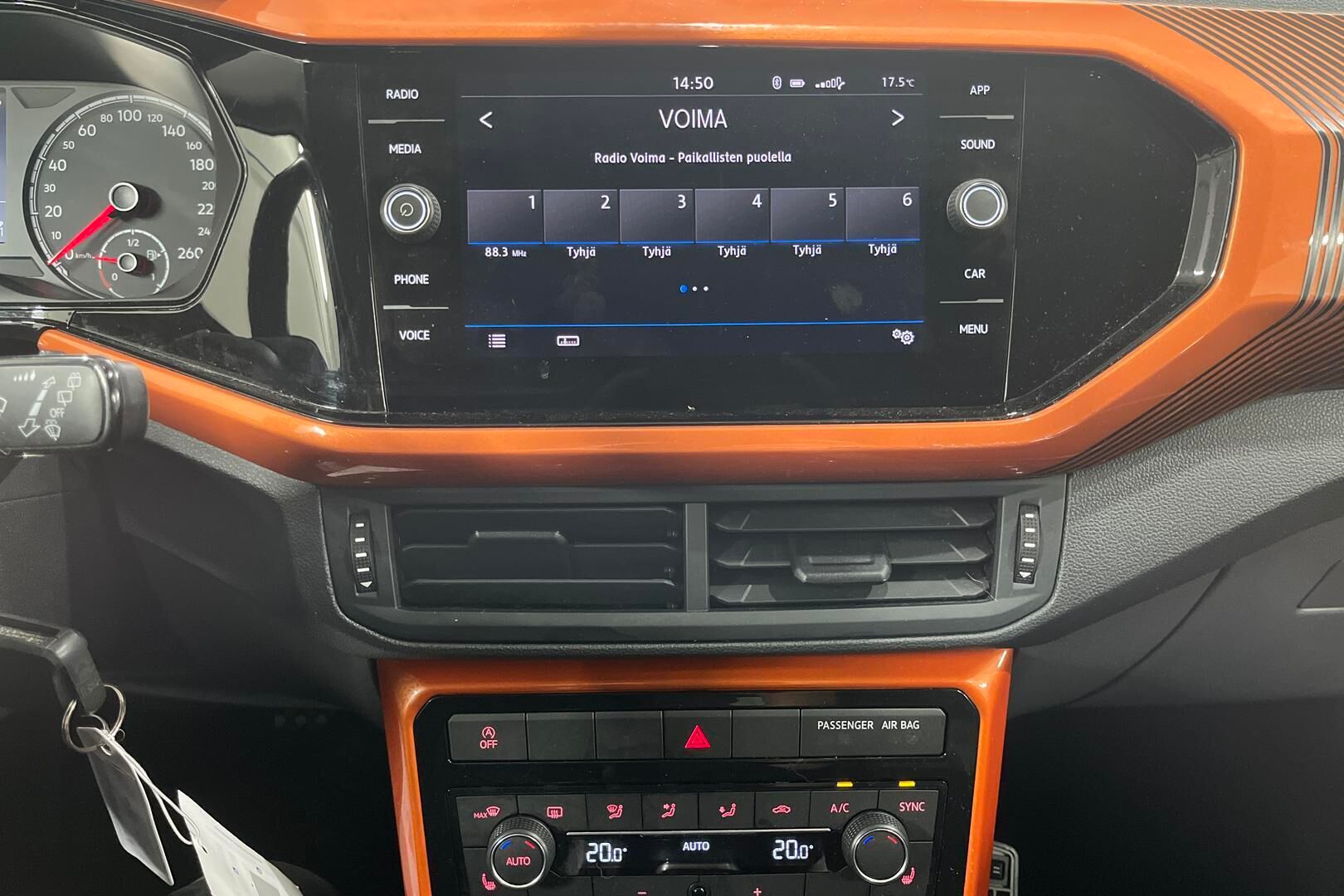 Volkswagen T-Cross iso kuva 15