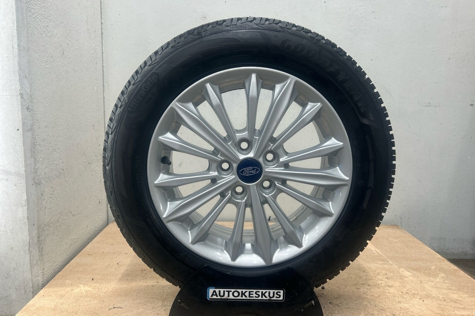 Ford Focus iso kuva 8