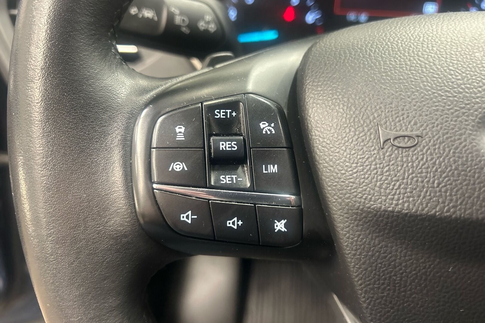 Ford Focus iso kuva 12