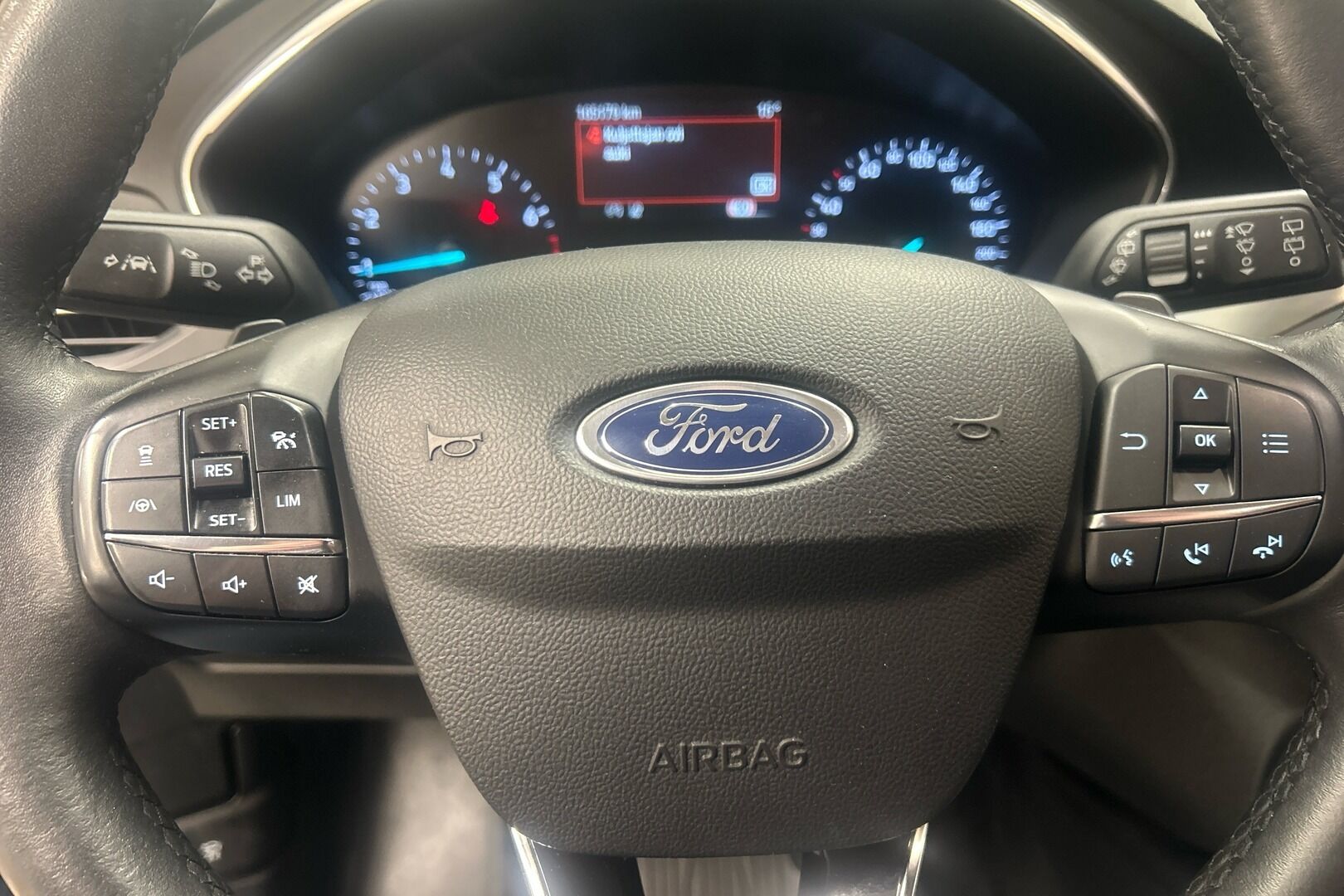 Ford Focus iso kuva 15